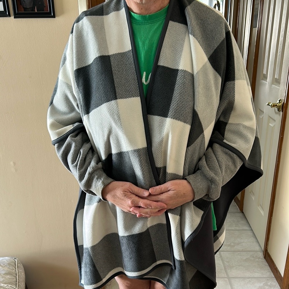 Woolrich one size reversible cape wrap